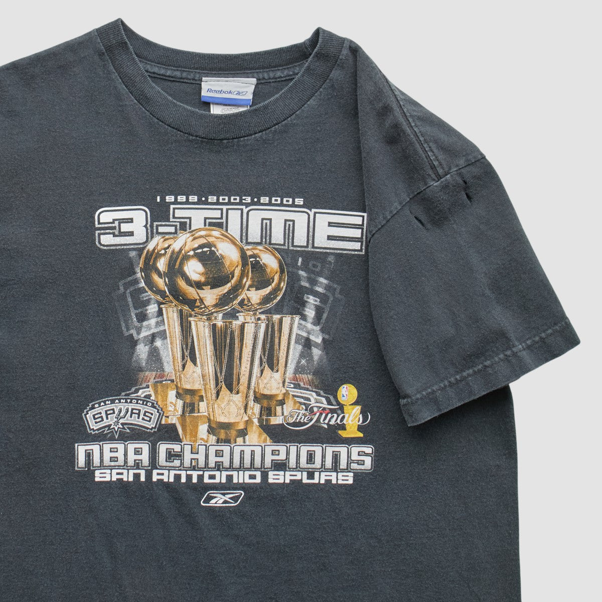 San Antonio Spurs Reebok 2005 T-Shirt - Gray Vintage | Vintage online