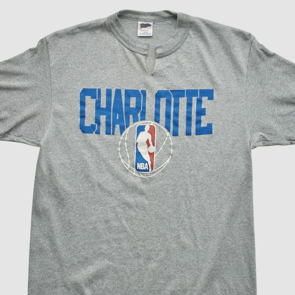 Charlotte Hornets Trench 90s T-shirt - Heather Gray Vintage | Vintage for sale