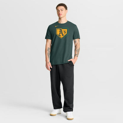 Athletics Icon T-Shirt - Green | Nike