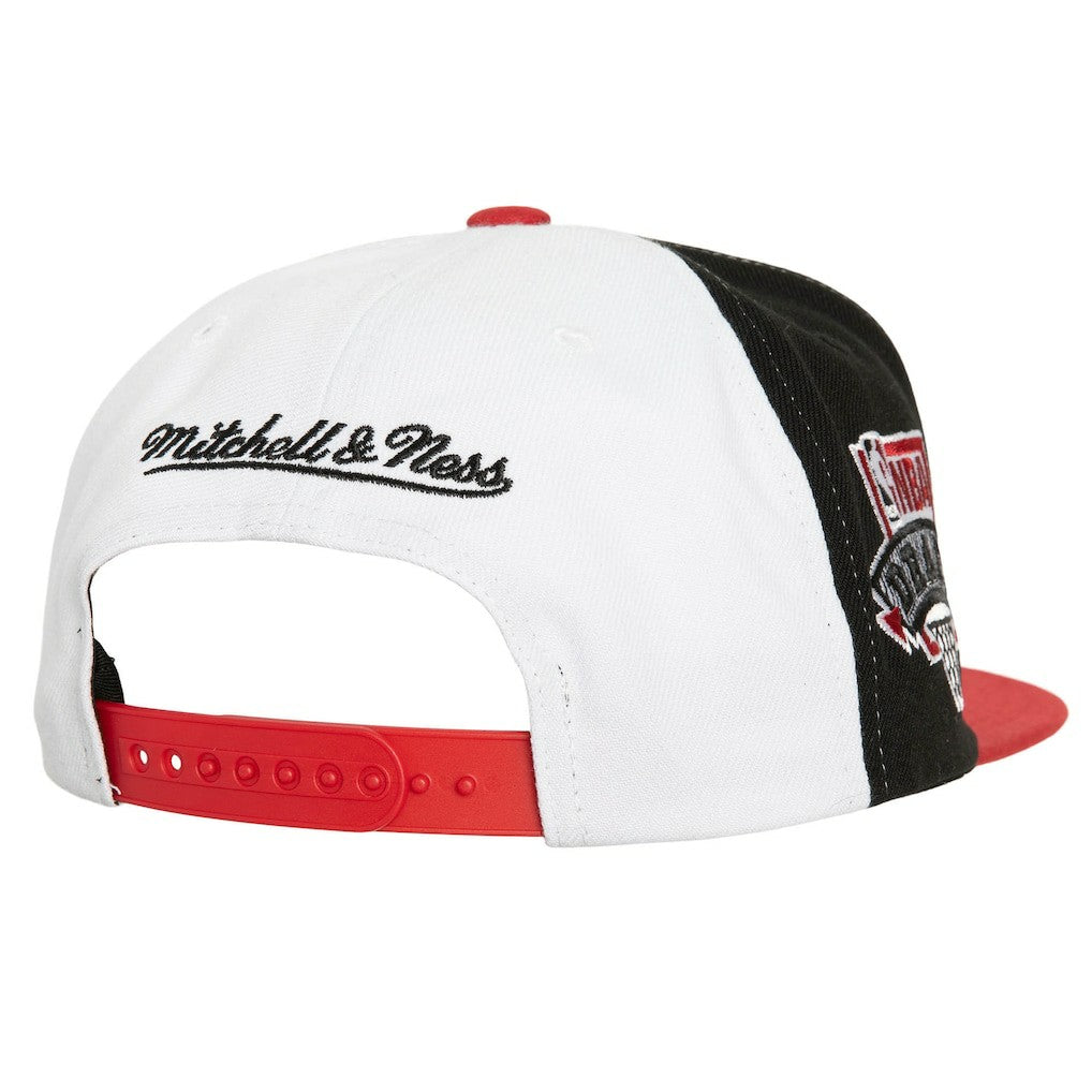 Chicago Bulls Core Snapback Hat - White/Red | Mitchell & Ness on sale