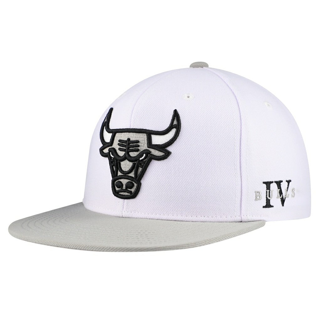 Chicago Bulls Core Snapback Hat - White | Mitchell & Ness for sale