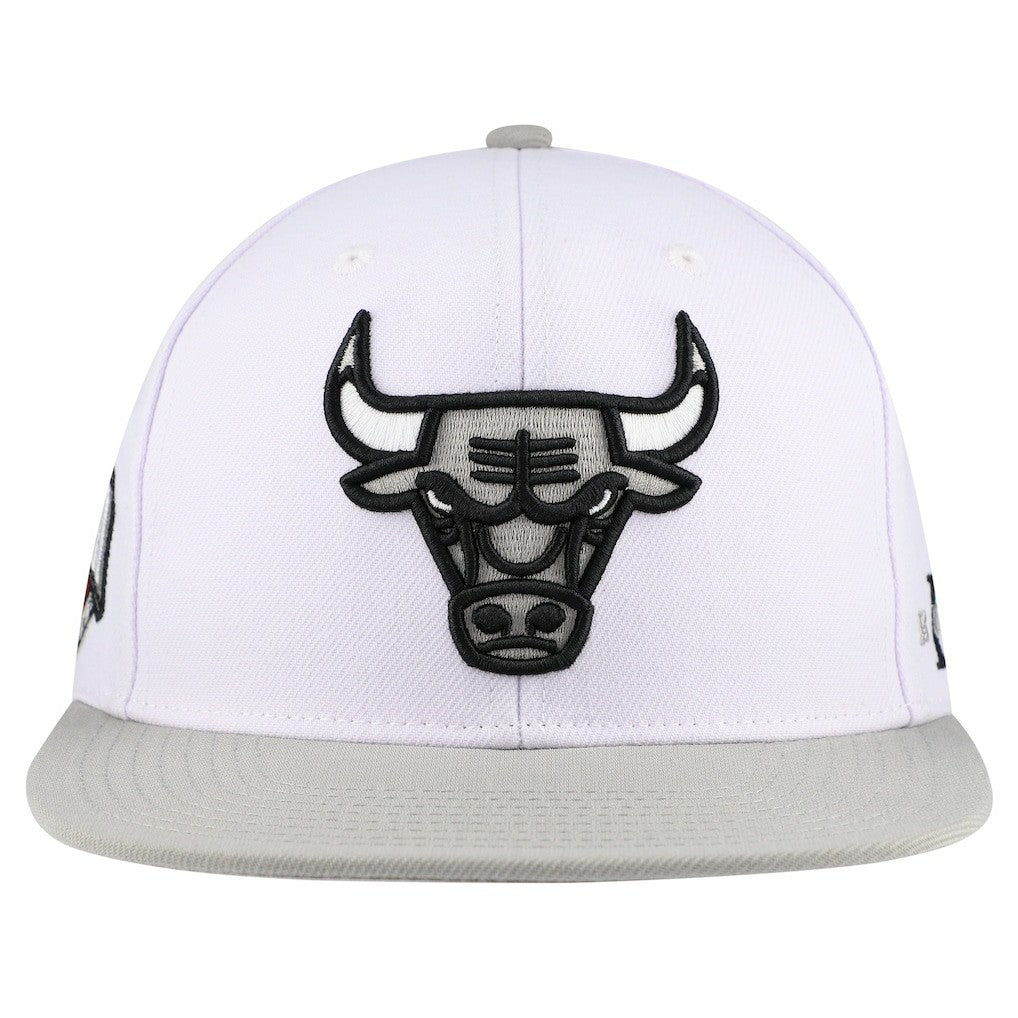 Chicago Bulls Core Snapback Hat - White | Mitchell & Ness for sale