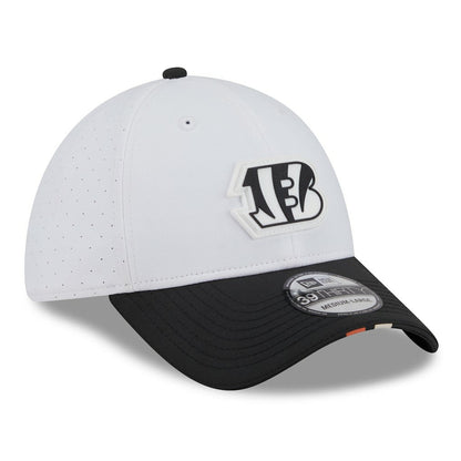 Cincinnati Bengals New Era 2025 NFL Training Camp 39THIRTY Flex Hat - White/Black for sale