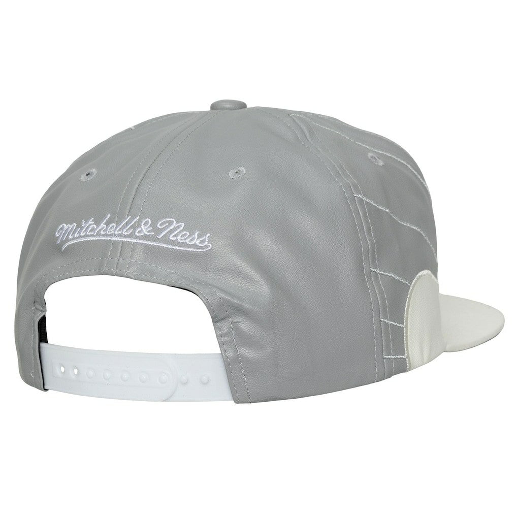 Chicago Bulls Day 12 Two-Tone Faux Leather Snapback Hat - Gray/White | Mitchell & Ness shop