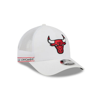 Chicago Bulls Featherweight Team Tape 9FORTY M-Crown A-Frame Adjustable Hat - White | New Era for sale