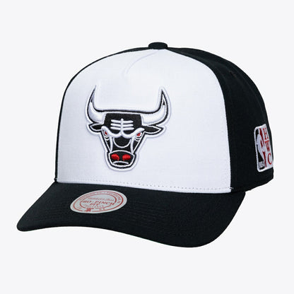 Chicago Bulls Hardwood Classics Legendary Away Pro-Pinch Adjustable Hat - White | Mitchell & Ness shop
