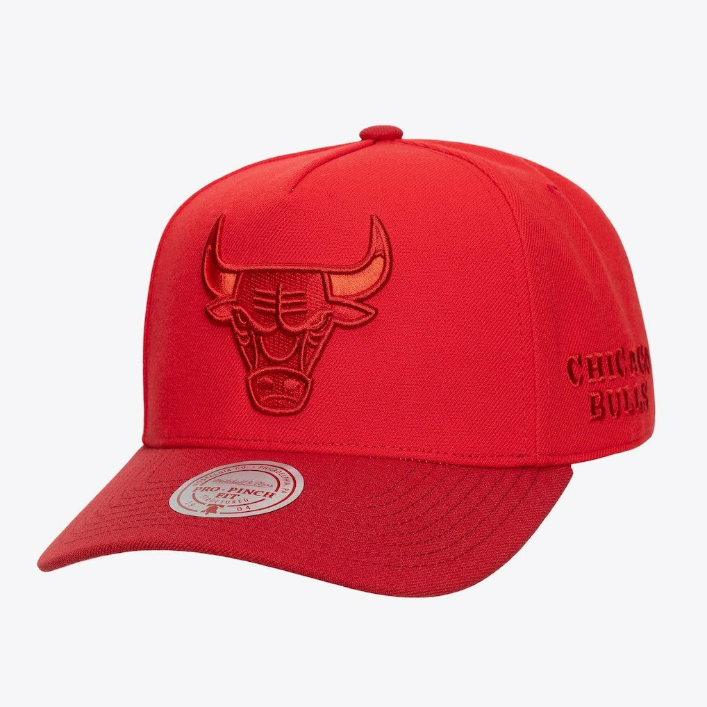 Chicago Bulls Legendary Home Pro Pinch Snapback Hat - Red | Mitchell & Ness for sale
