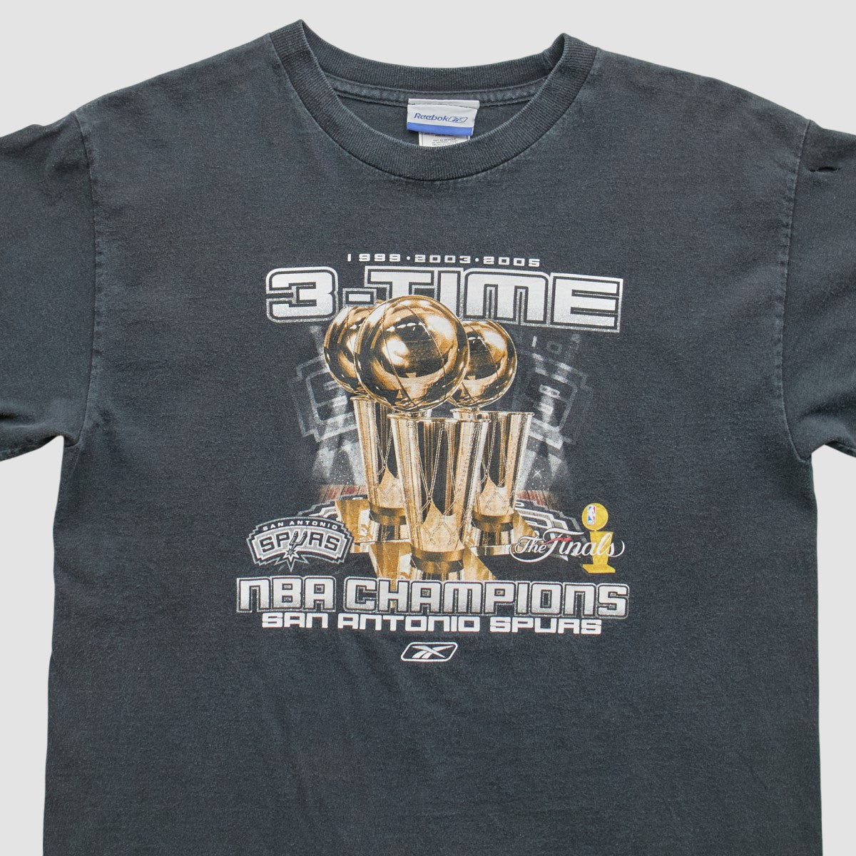San Antonio Spurs Reebok 2005 T-Shirt - Gray Vintage | Vintage online