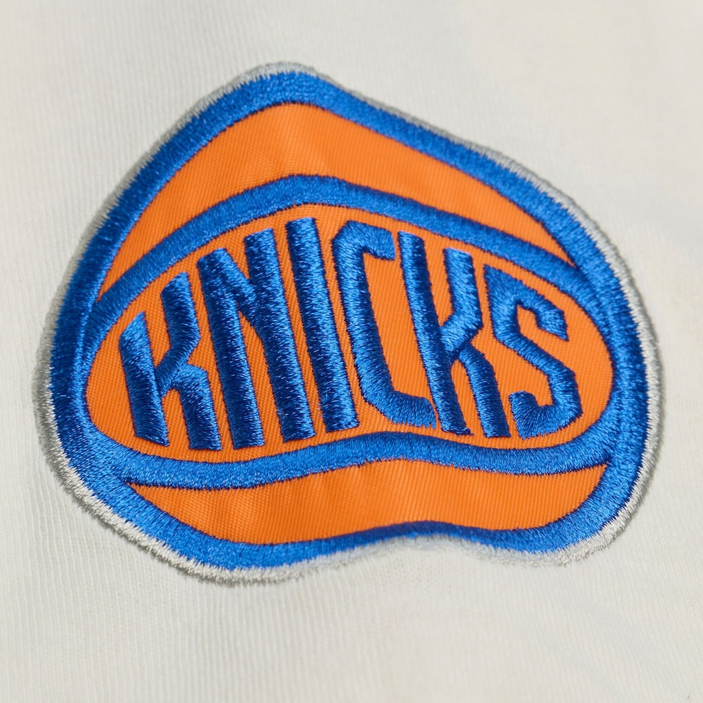 New York Knicks Hardwood Classics Chainstitch Premium T-Shirt - Cream | Mitchell & Ness online