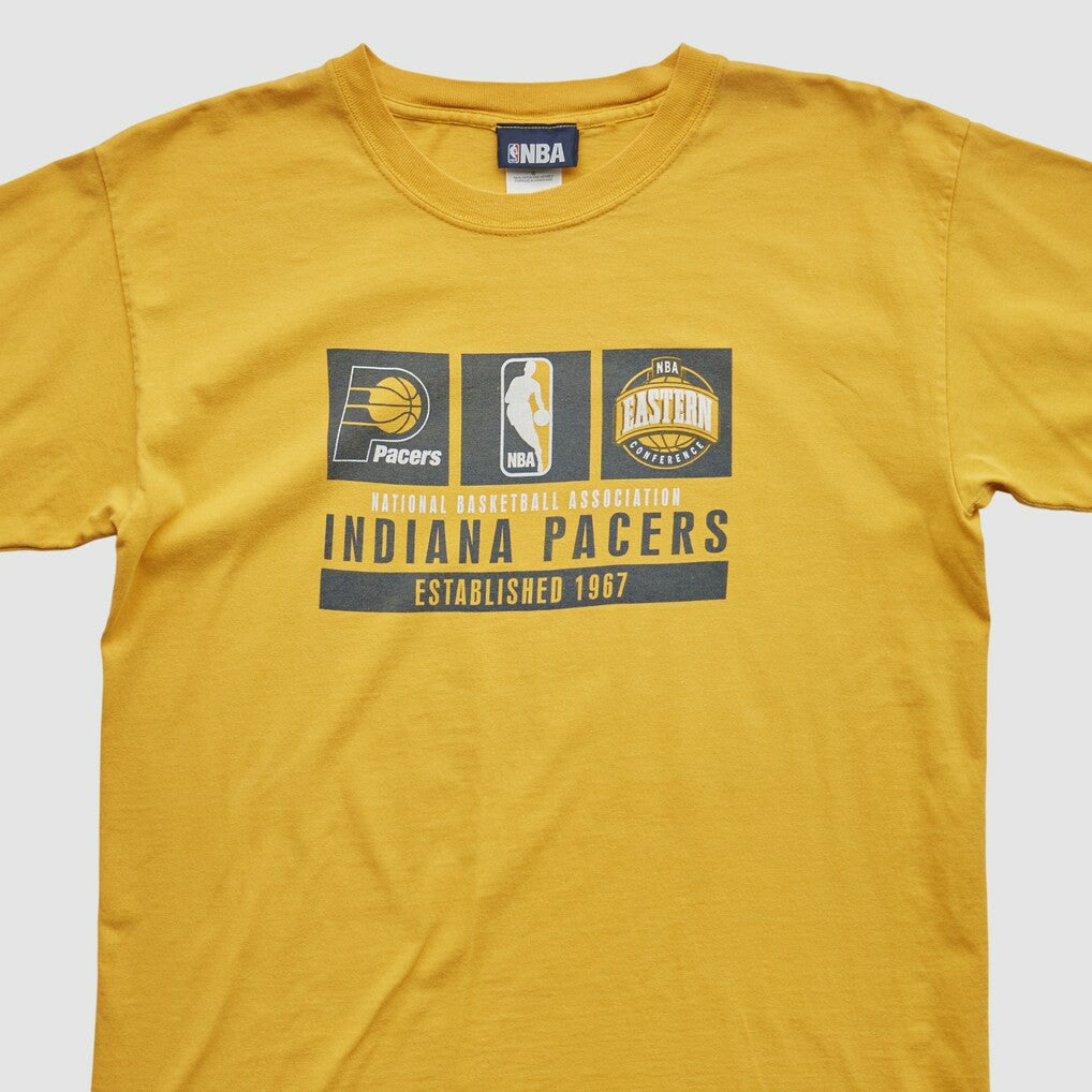 Indiana Pacers NBA 2000s T-shirt - Yellow Vintage | Vintage sale
